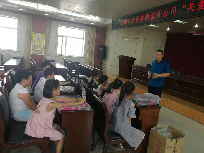 692關心下一代1.jpg 692關心下一代1.jpg